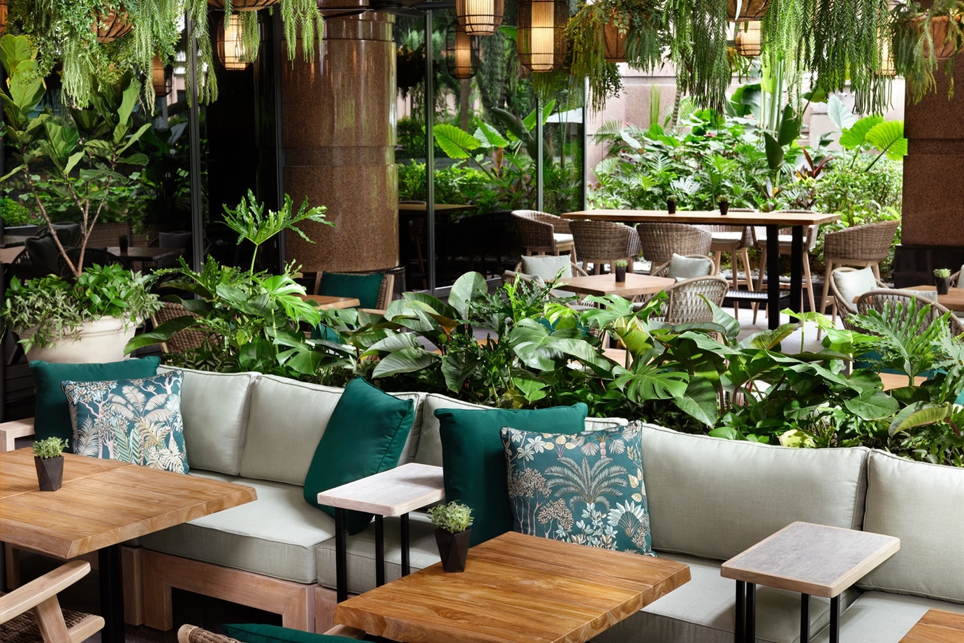 Four Seasons Hotel Singapore - Garden at One-Ninety.