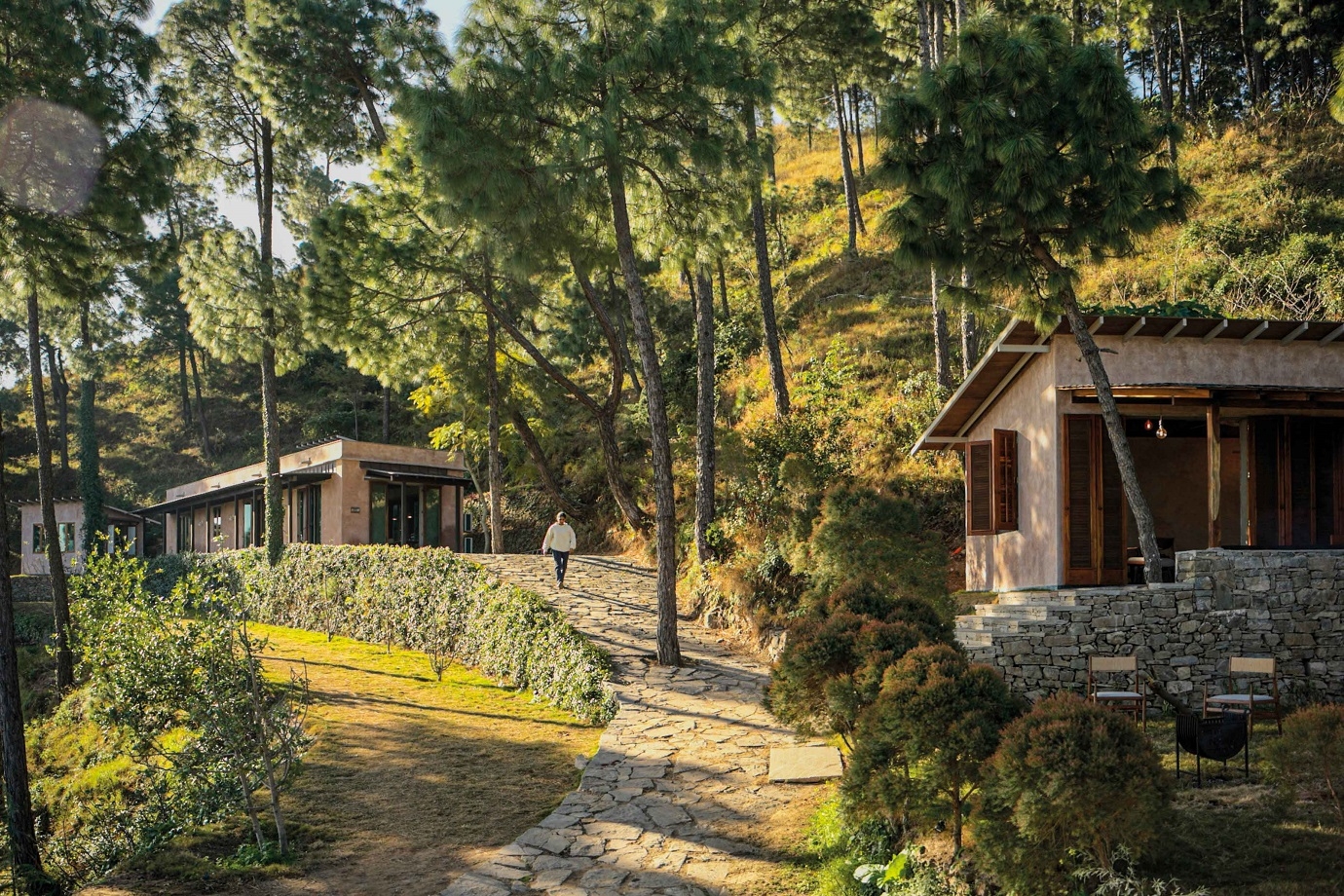 A stone path connects Naar’s lounge and dining room.