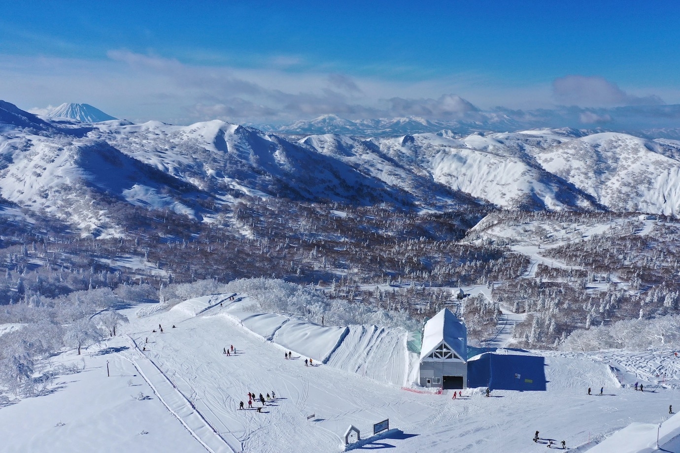 A bird's-eye view of Kiroro Snow World, a area on the northwestern slope of Mount Asaridake.