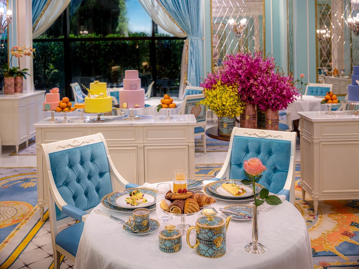 La scala del palazzo versace hot sale