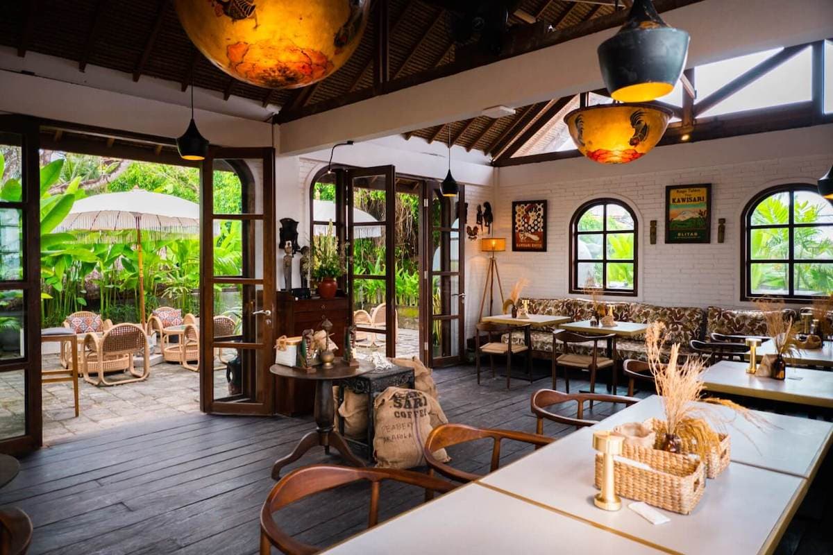 The upstairs café at Kawisari Coffee Farm Shop & Eatery Bali.